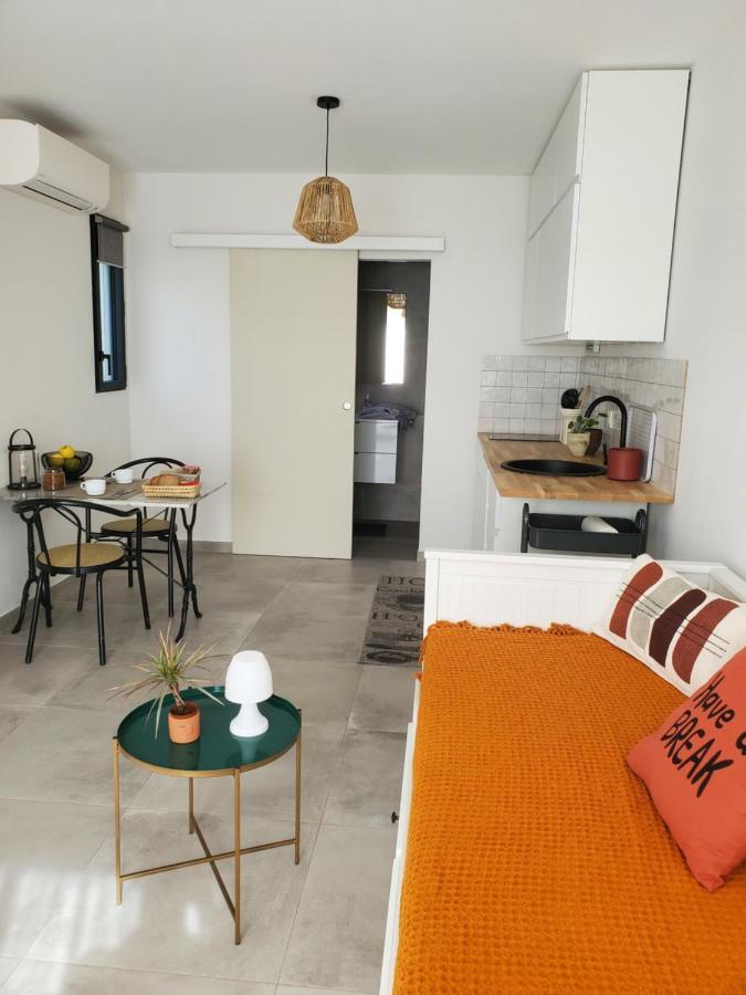 Charmant Studio Moderne Avec Exterieur "Dormir En Provence" Fontvieille Exterior photo